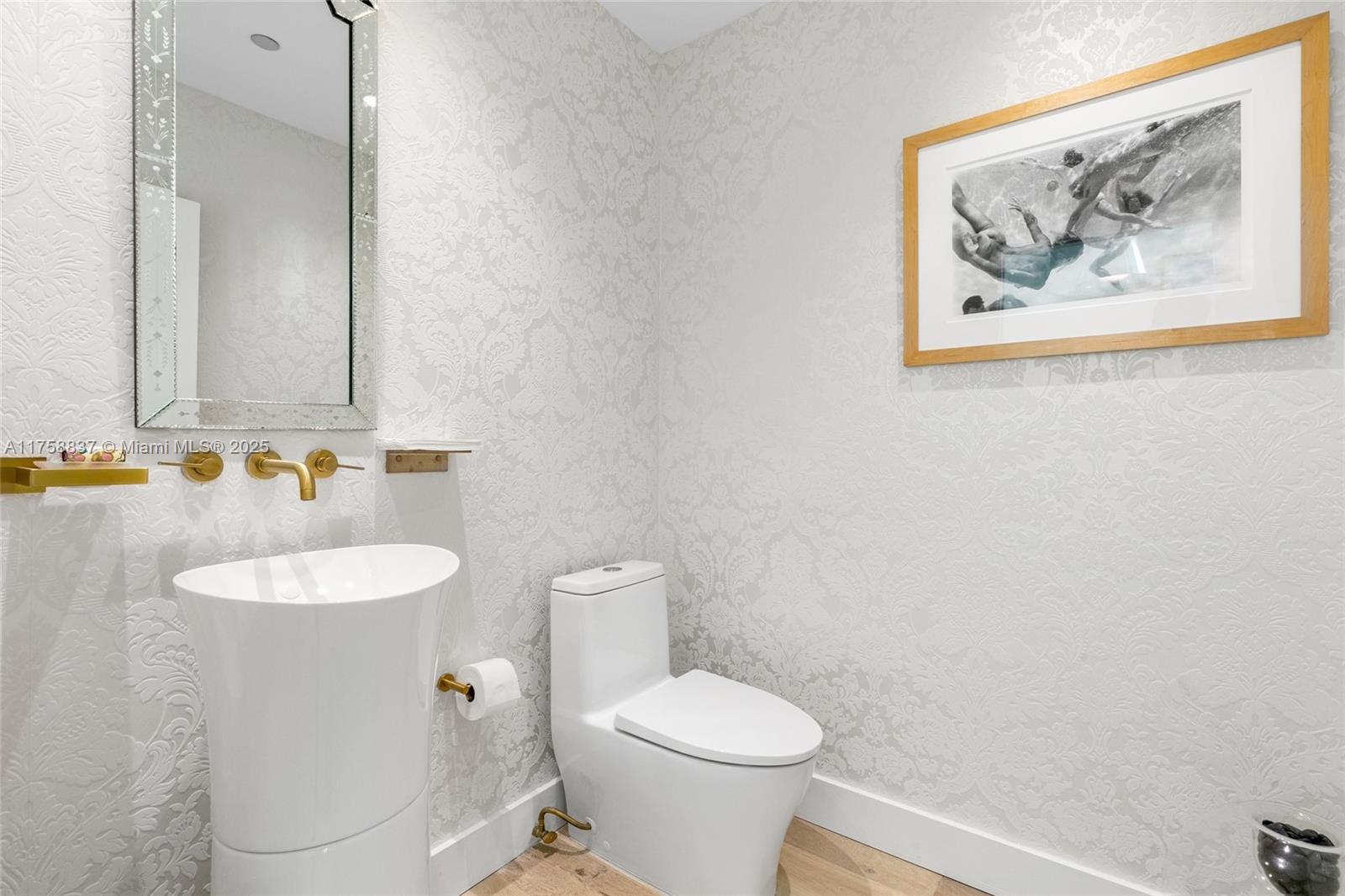IL VILLAGGIO ON SOUTH BEA - Residential