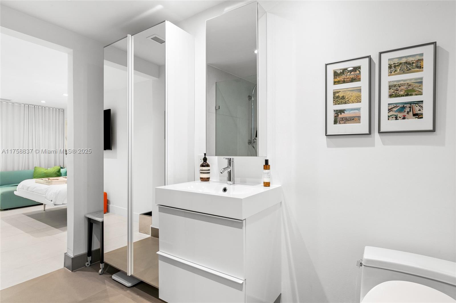 IL VILLAGGIO ON SOUTH BEA - Residential