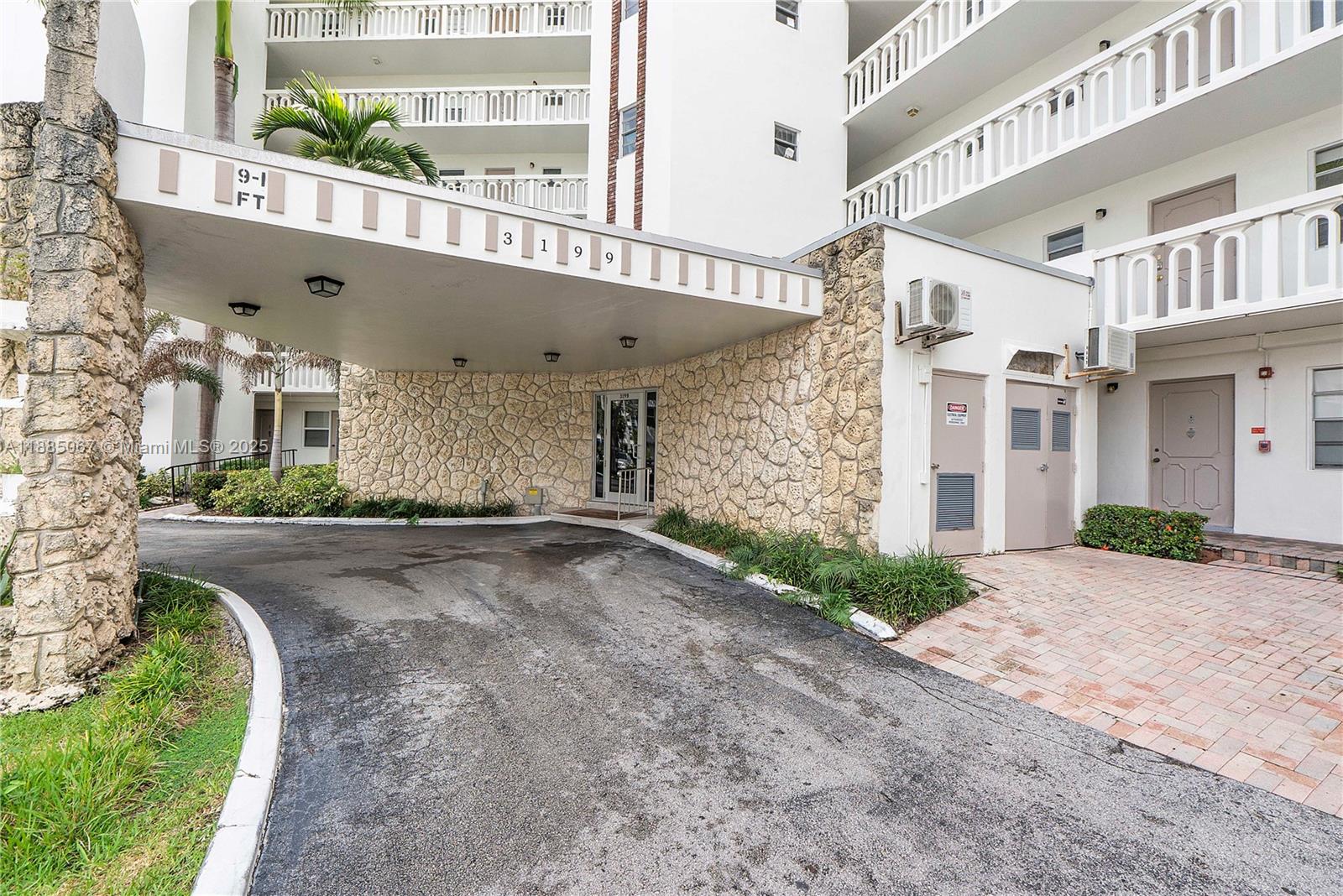 GOLDEN VIEW CONDO - Residential