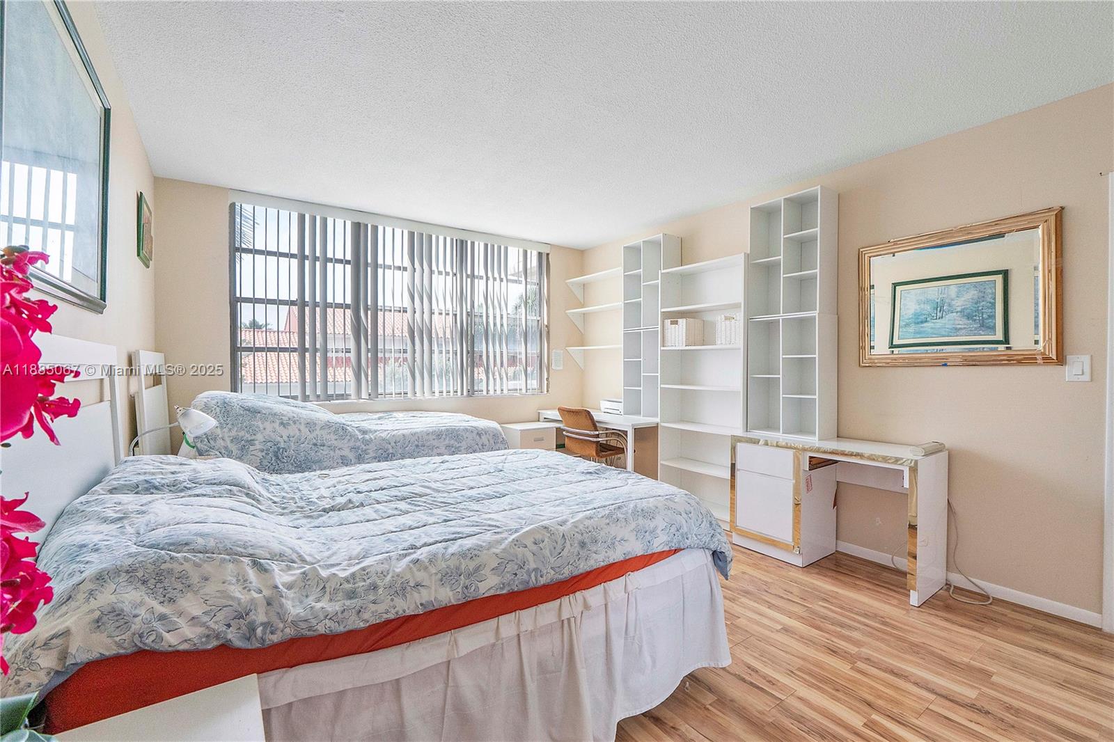 GOLDEN VIEW CONDO - Residential