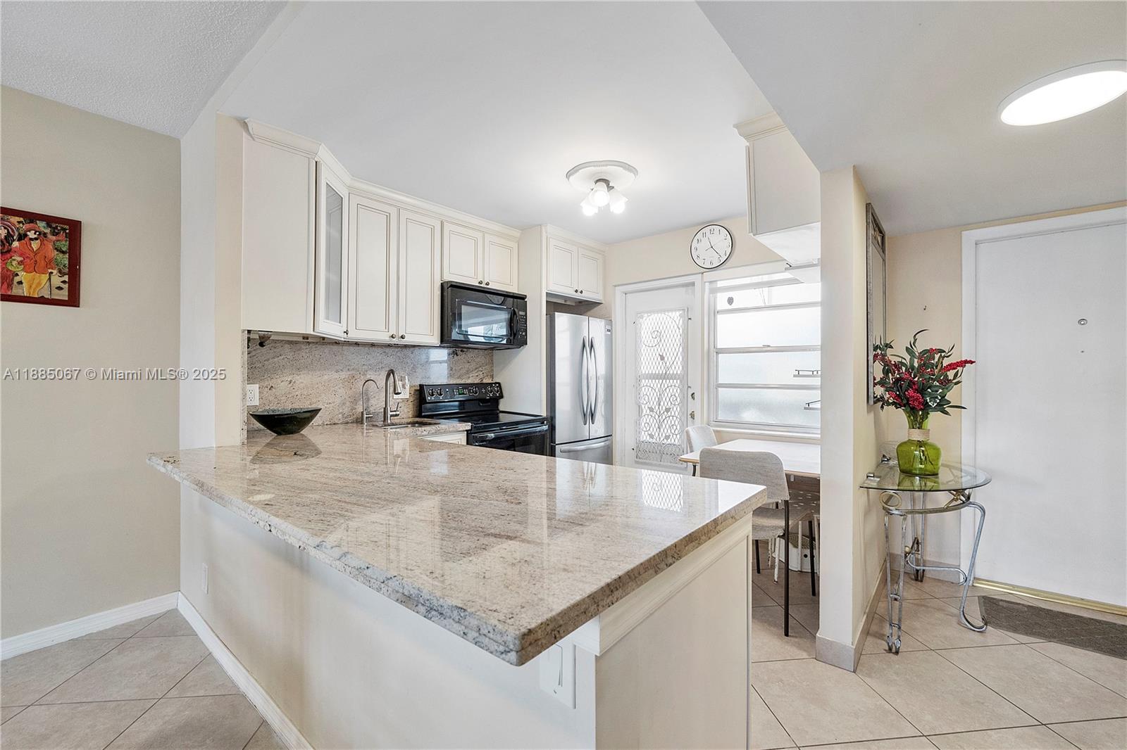 GOLDEN VIEW CONDO - Residential