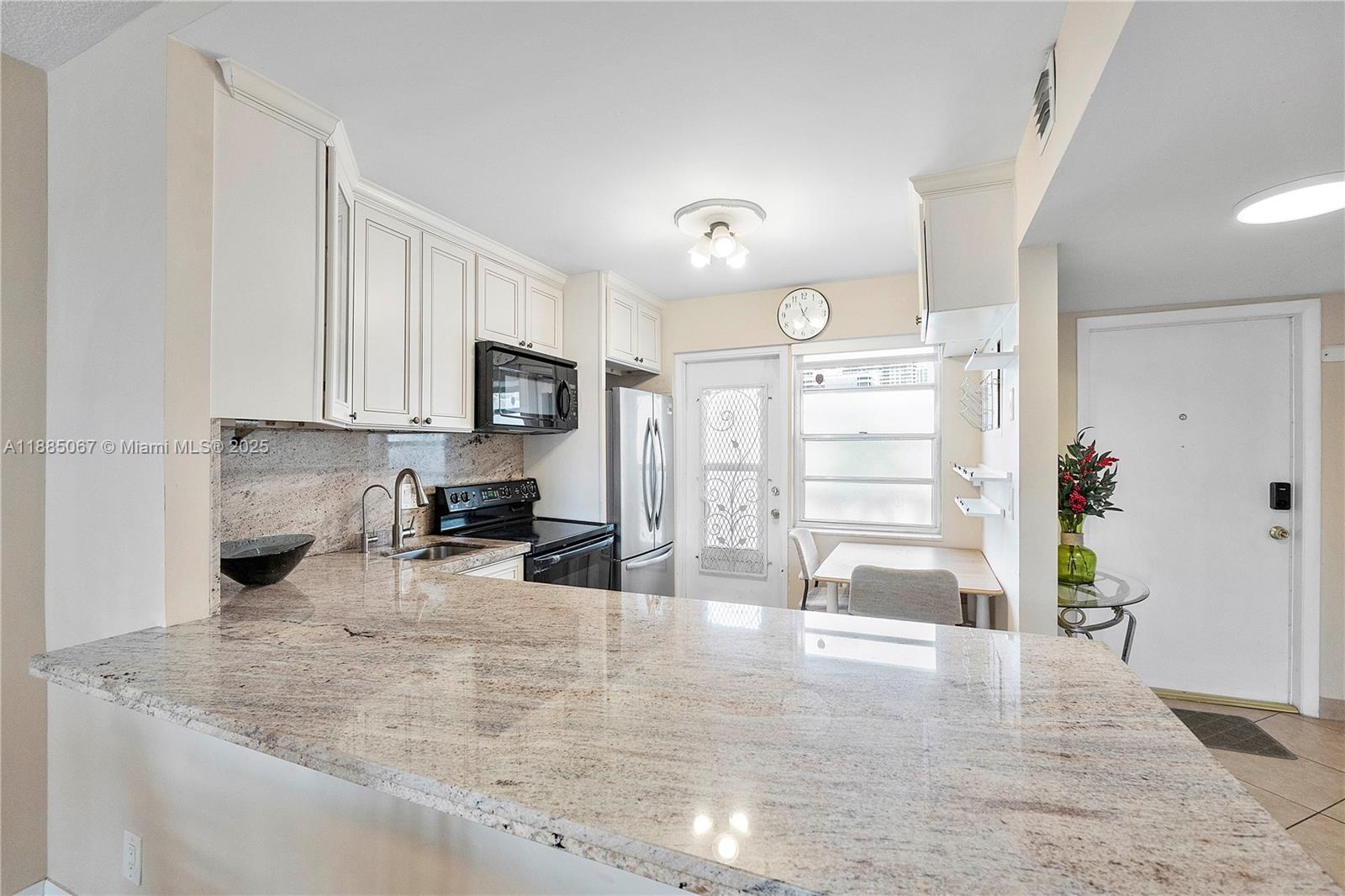 GOLDEN VIEW CONDO - Residential