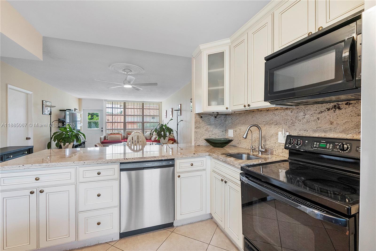 GOLDEN VIEW CONDO - Residential