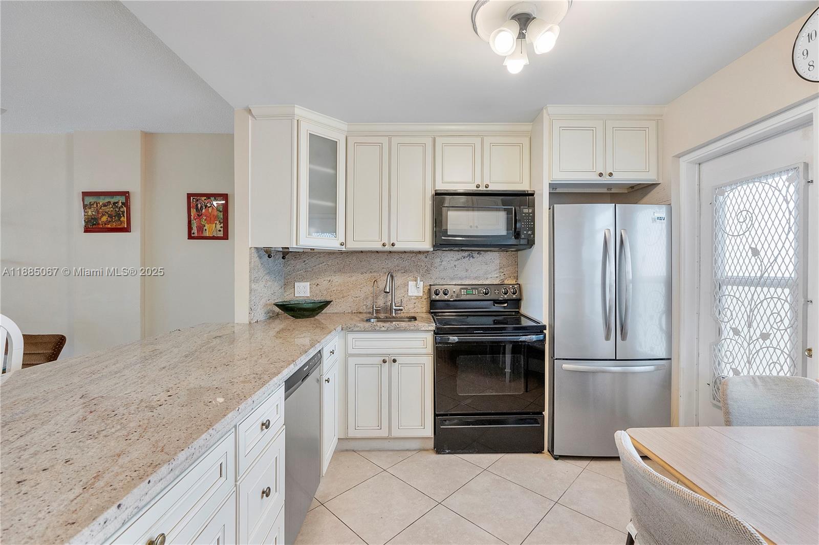 GOLDEN VIEW CONDO - Residential
