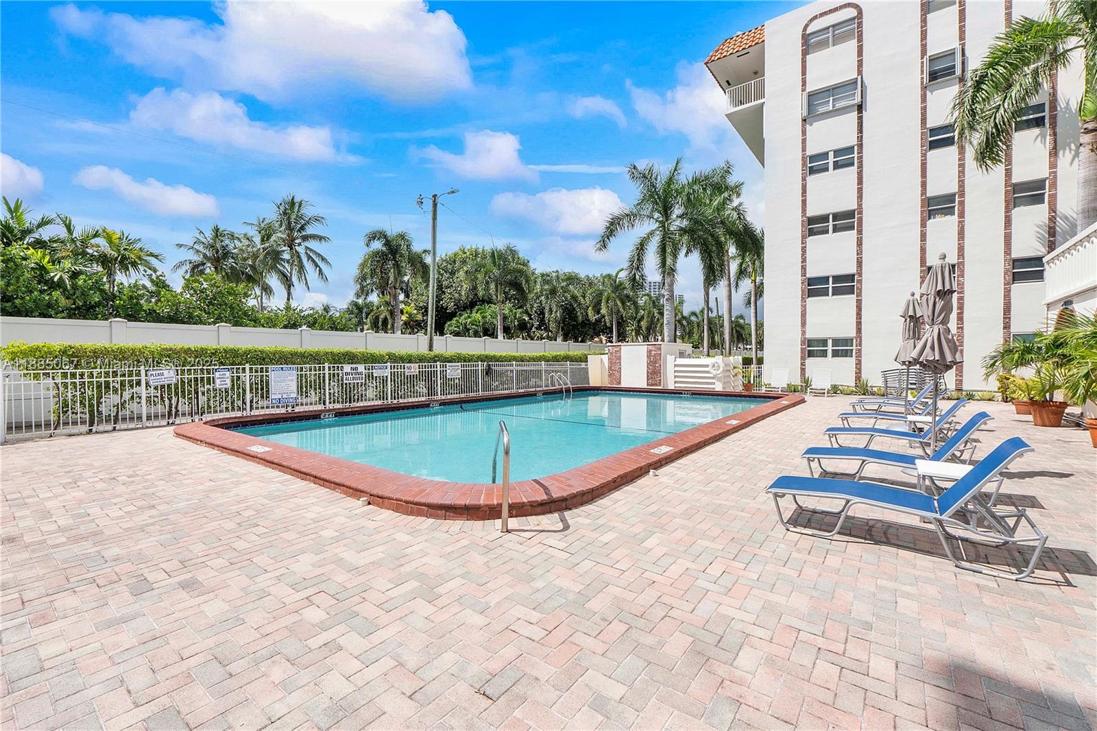 GOLDEN VIEW CONDO - Residential