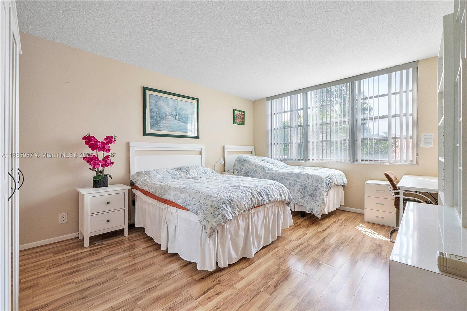 GOLDEN VIEW CONDO - Residential