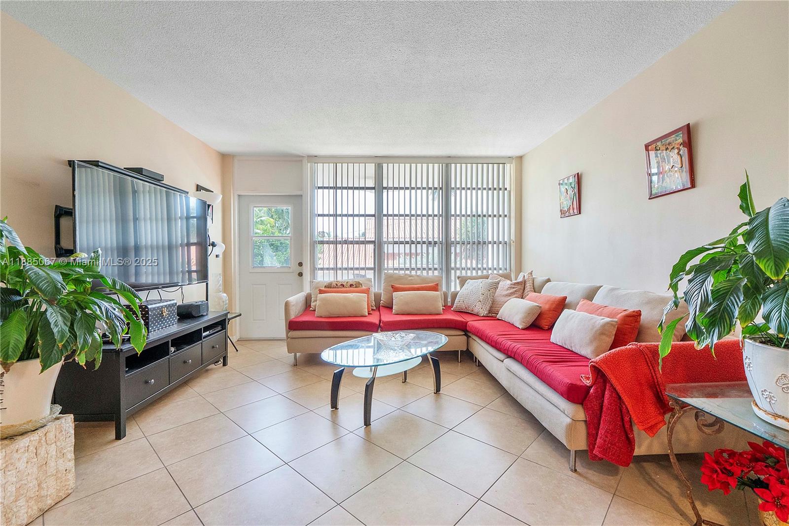 GOLDEN VIEW CONDO - Residential