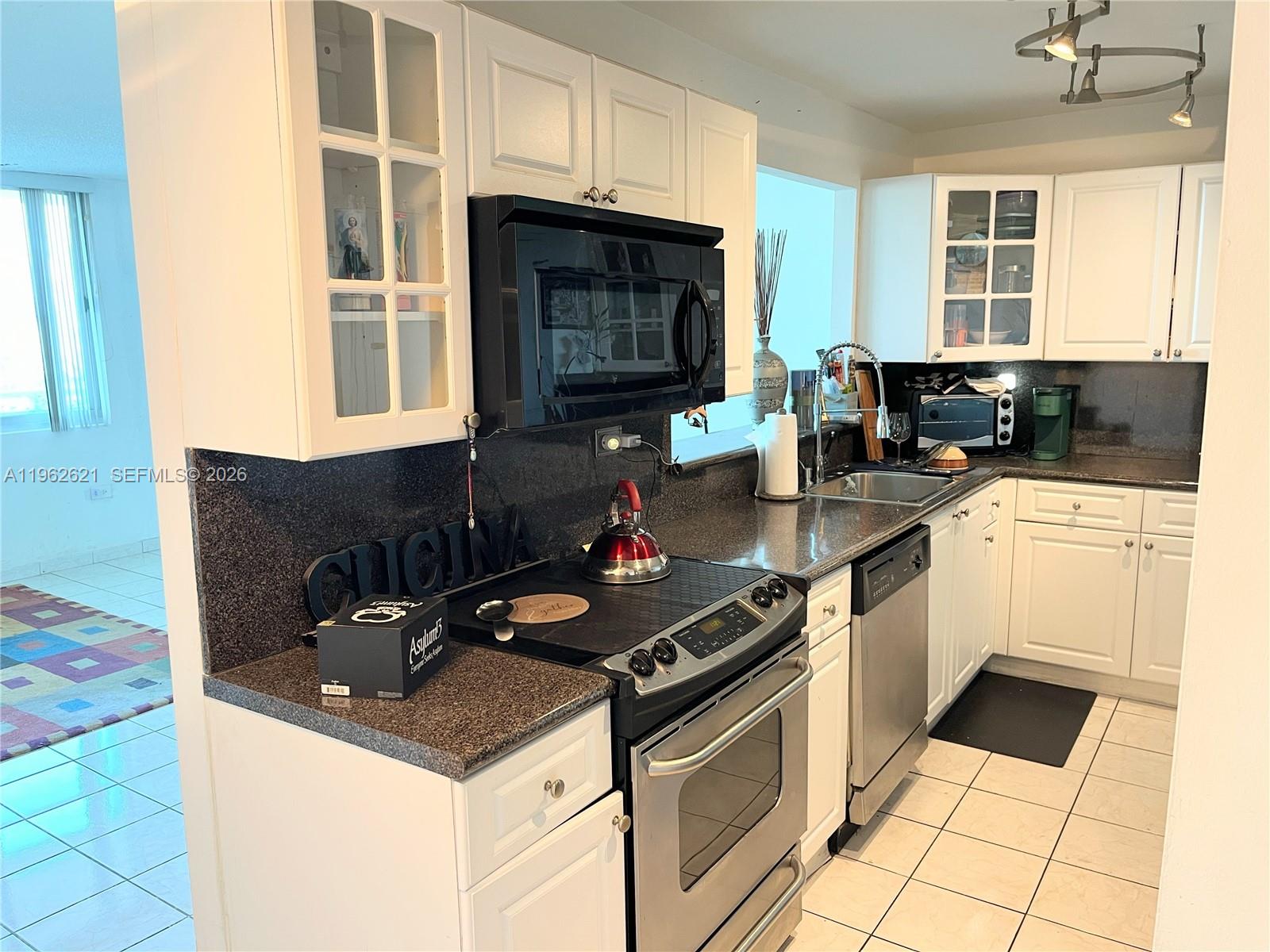 BURLEIGH HOUSE CONDO - Residential