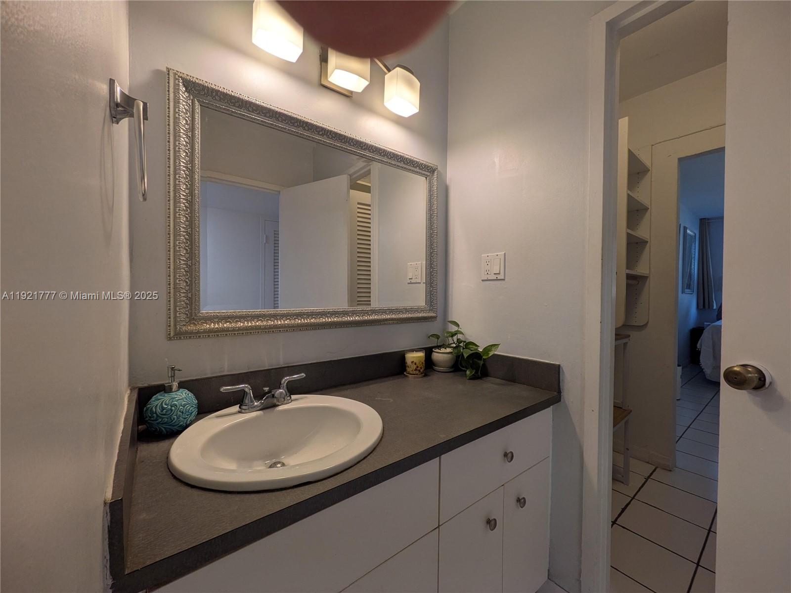 THE DECOPLAGE CONDO - Residential