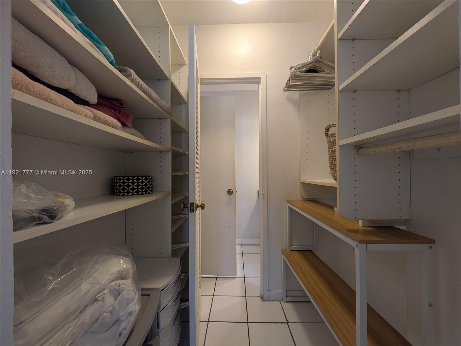 THE DECOPLAGE CONDO - Residential