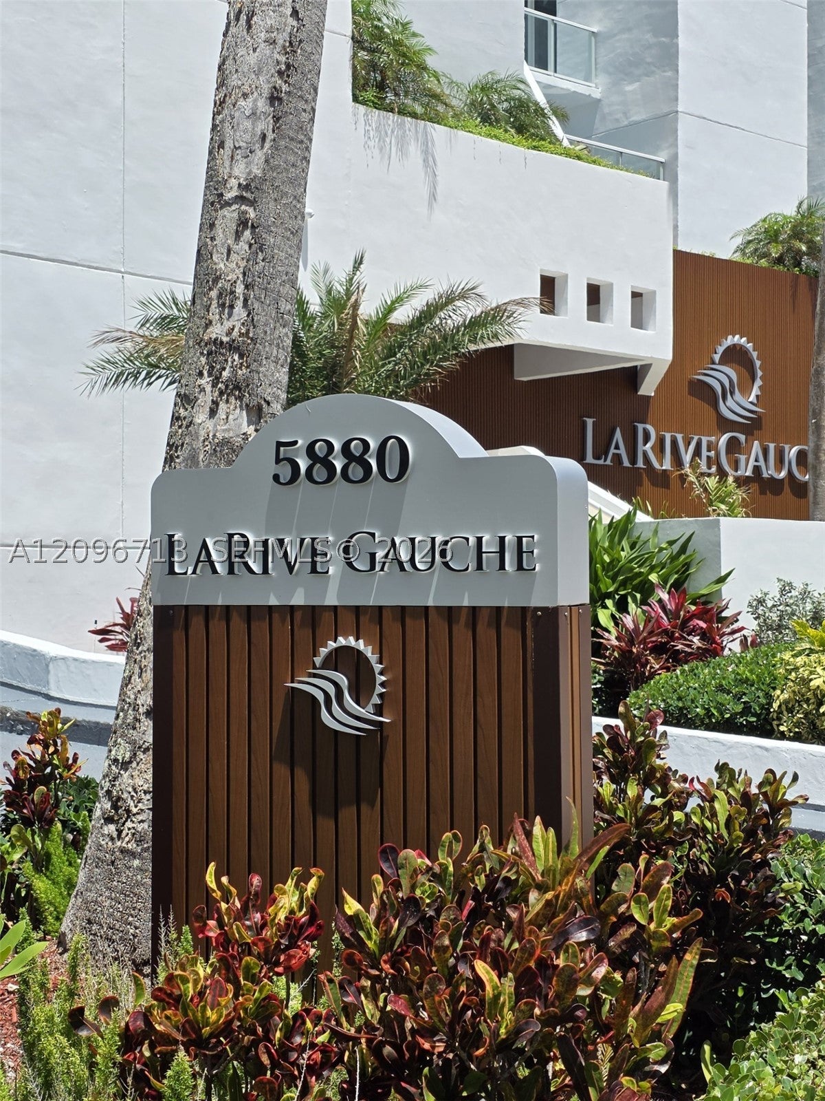 5880 Collins Ave 1105