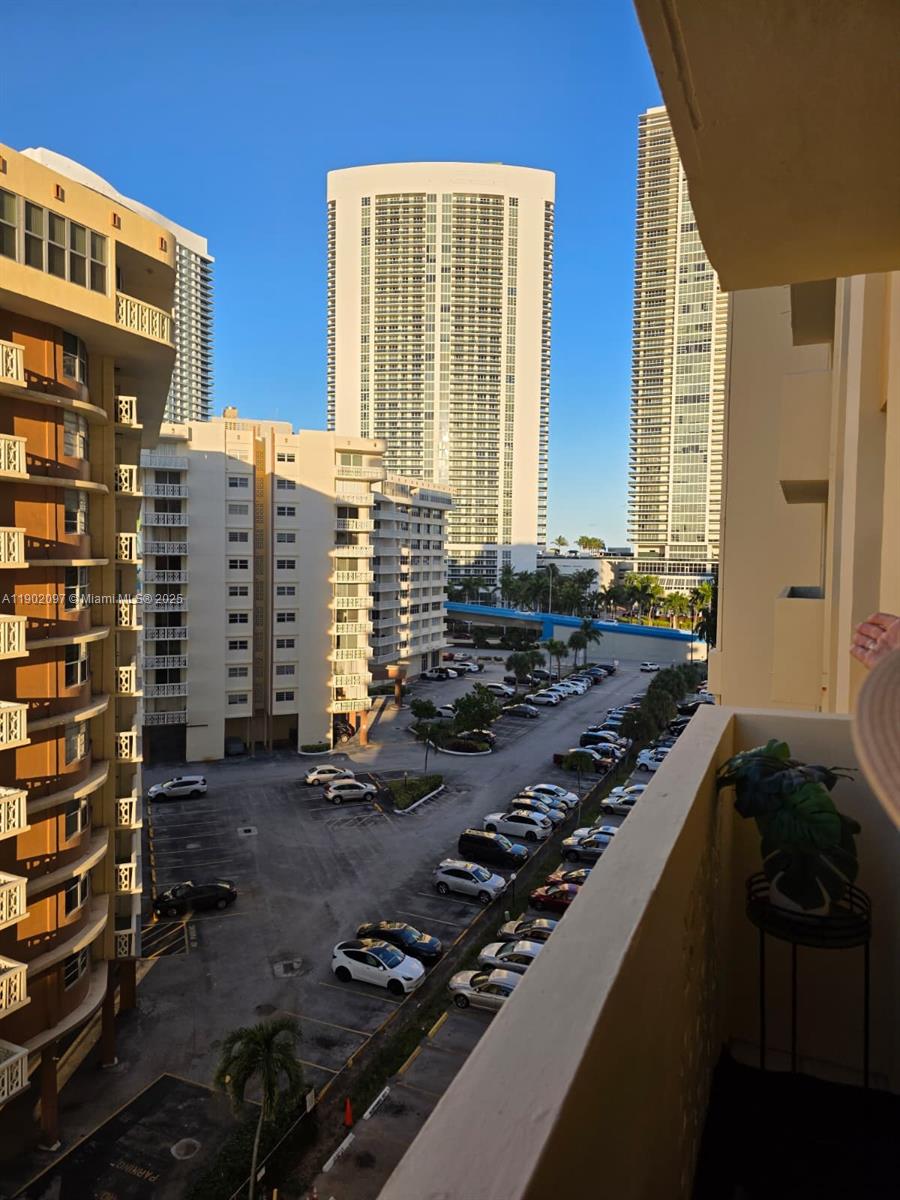 PLAZA TOWERS NORTH CONDO - Residential