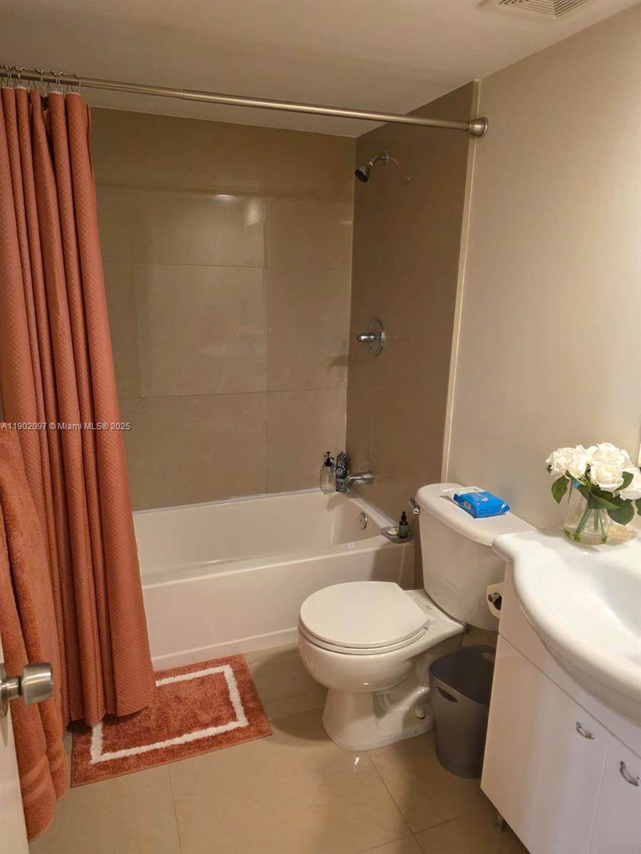 PLAZA TOWERS NORTH CONDO - Residential