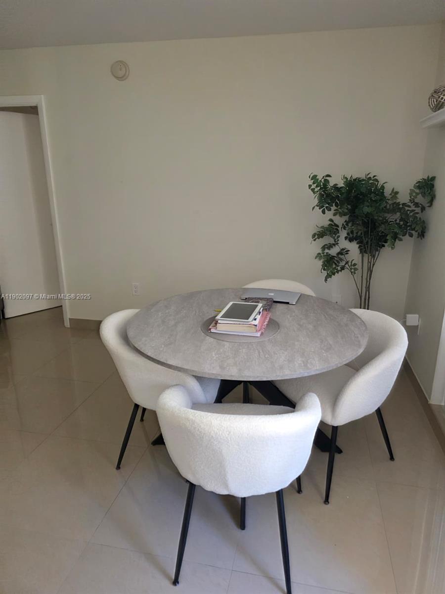 PLAZA TOWERS NORTH CONDO - Residential