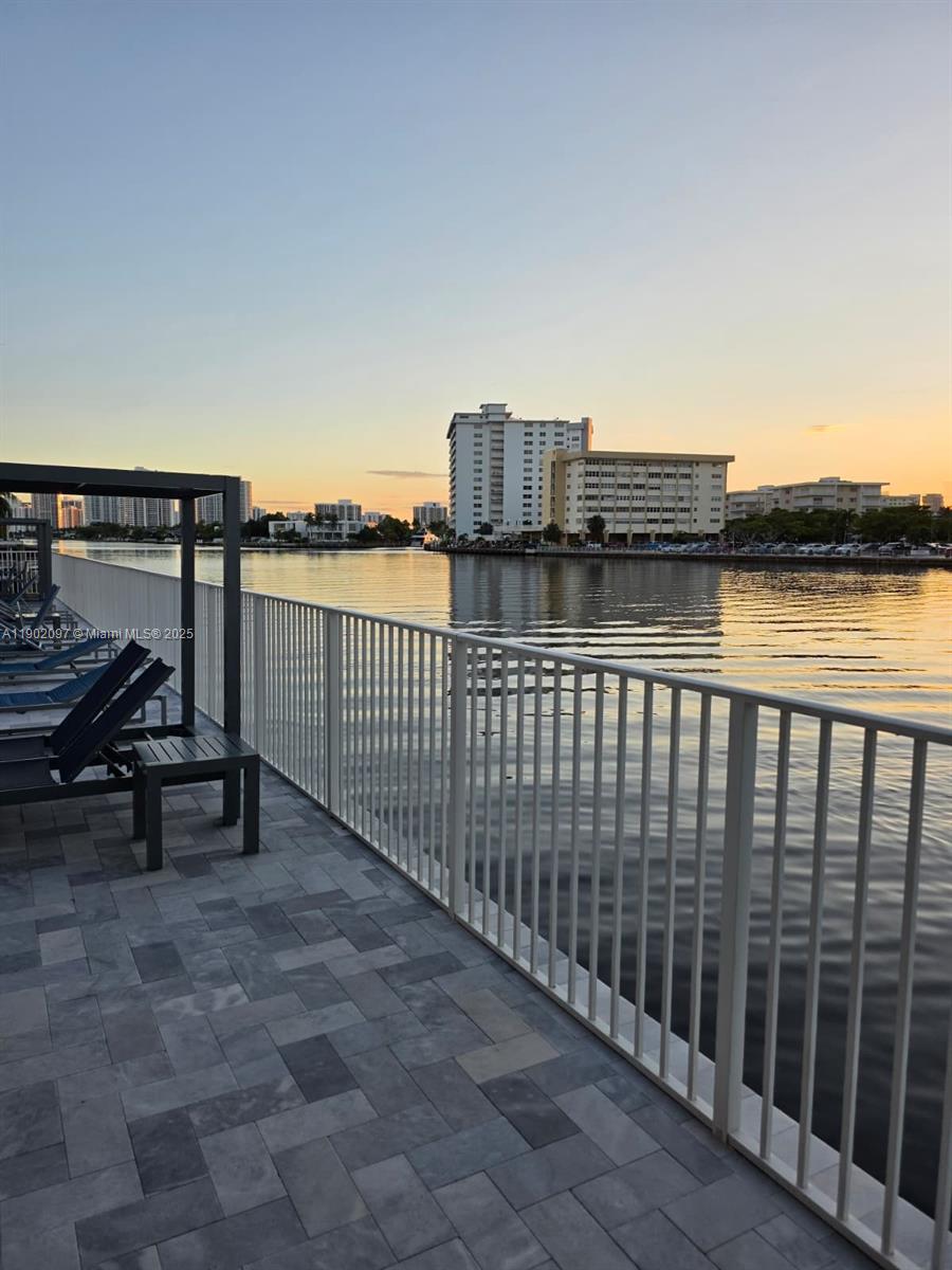 1833 S Ocean Dr 809