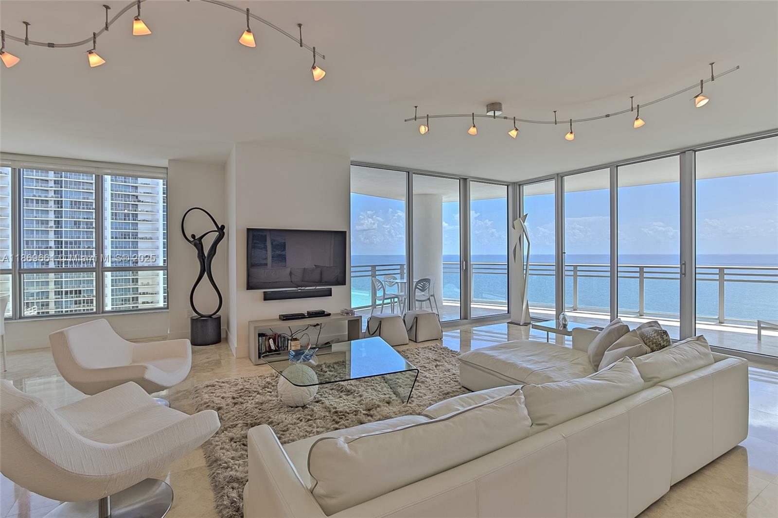 DIPLOMAT OCEANFRONT RESID - Residential