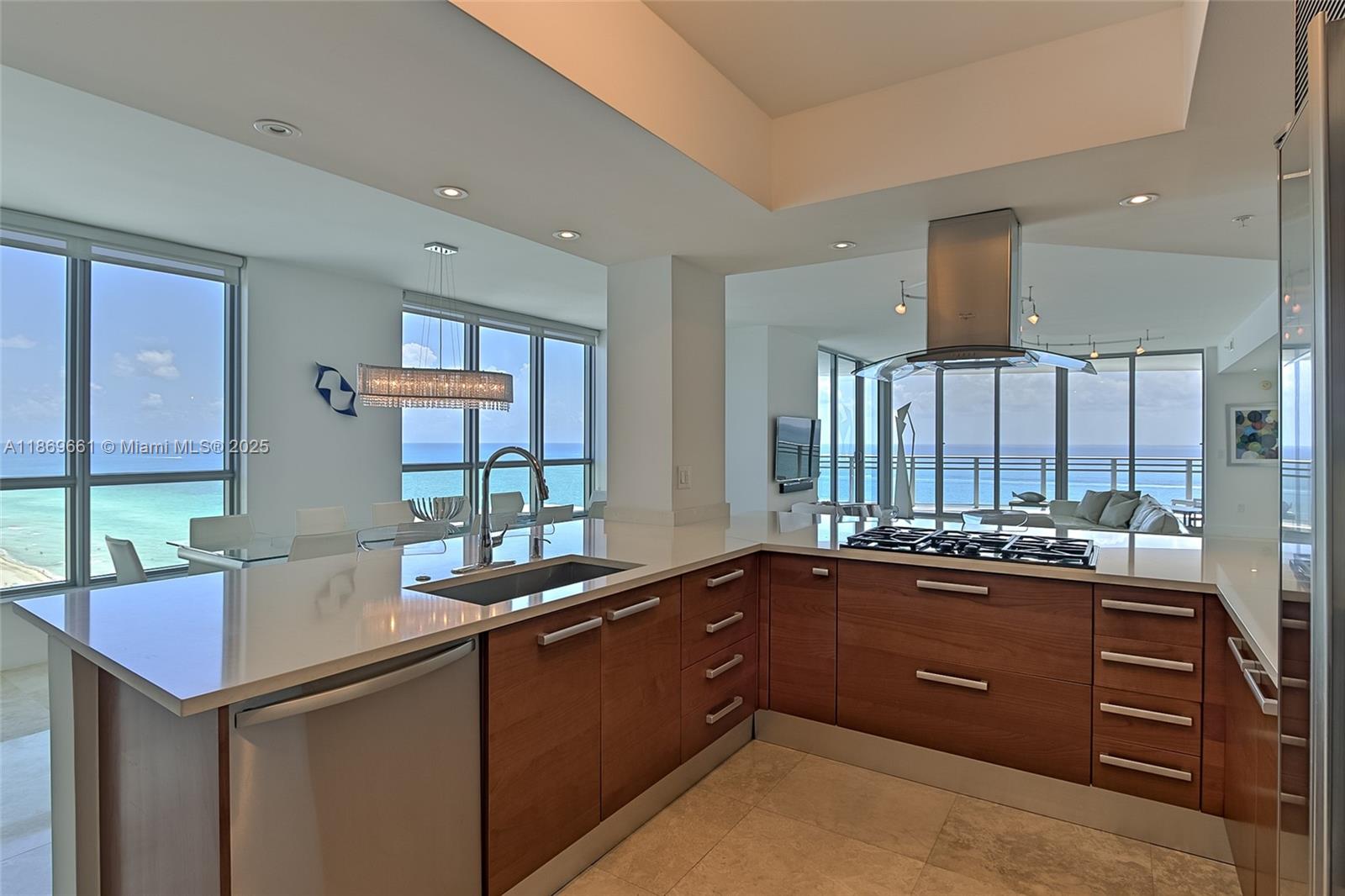 DIPLOMAT OCEANFRONT RESID - Residential