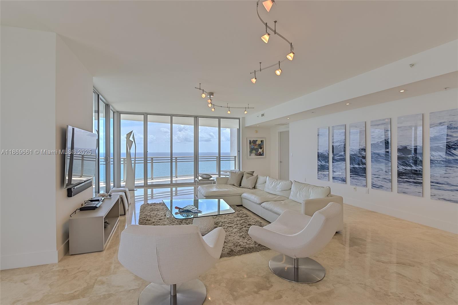 DIPLOMAT OCEANFRONT RESID - Residential
