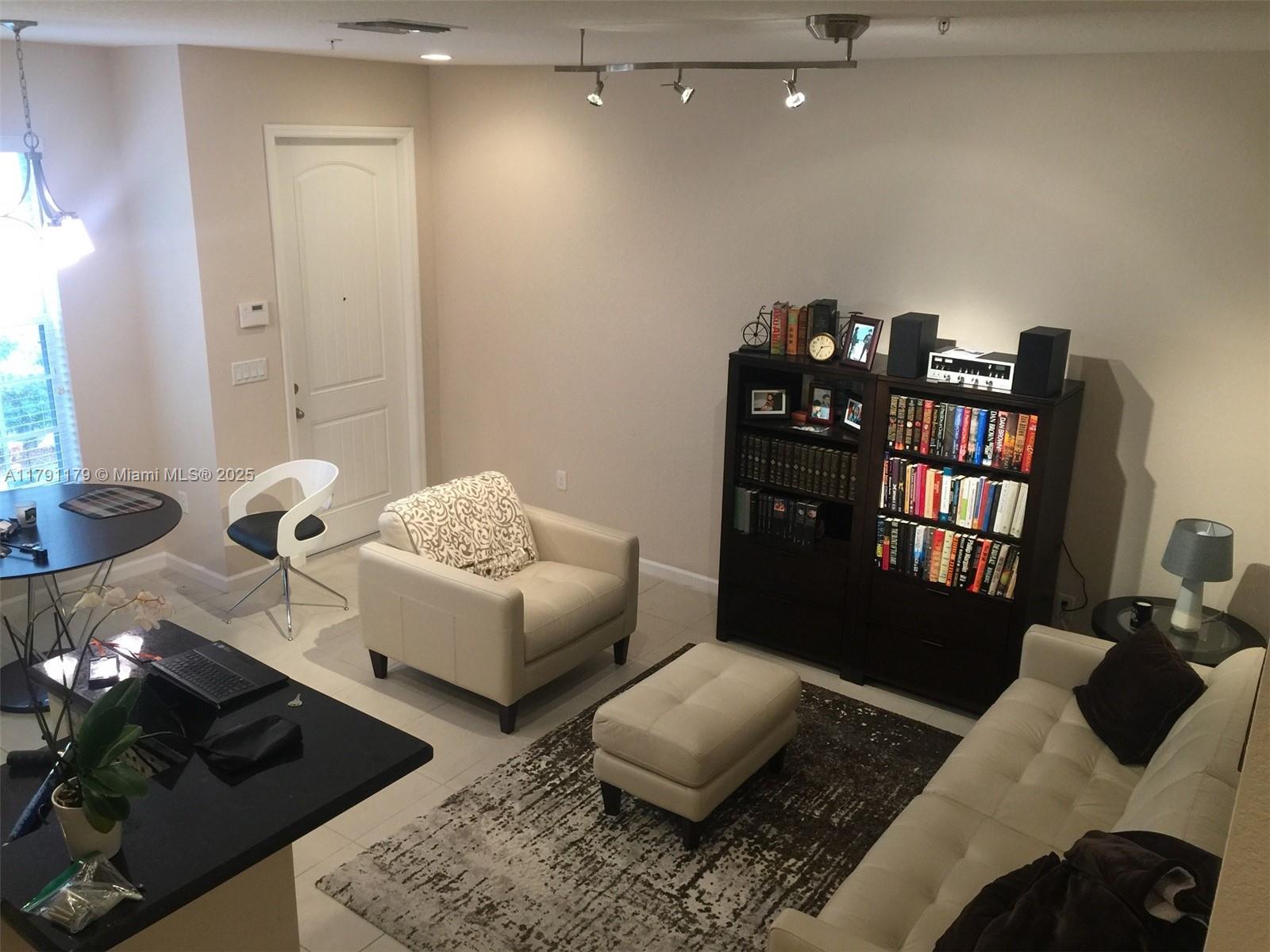 283 Sw 7th Ct 283, Pompano Beach, Broward County, Florida - 3 Bedrooms  
3 Bathrooms - 