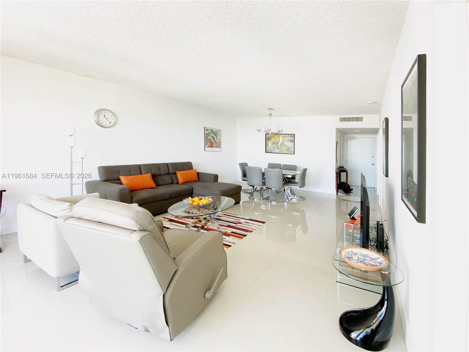 5601 Collins Ave 1423