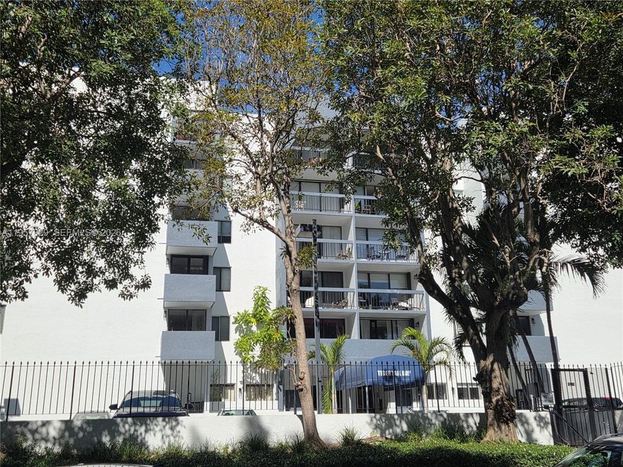 Remodeled Penthouse unit in the heart of Coconut Grove. Freshly painted. Beautiful tree canopy and sunset view. Travertine Floors throughout, crown moldings, and SS Appliances. Washer/dryer right outside the unit. Bldg. is located just blocks from Cocowalk, Bayshore Club, Regatta Grove, restaurants, shops, the marina, and more.. 
Assigned parking in a private gated lot with plenty of guest parking. No pets allowed in Bldg.