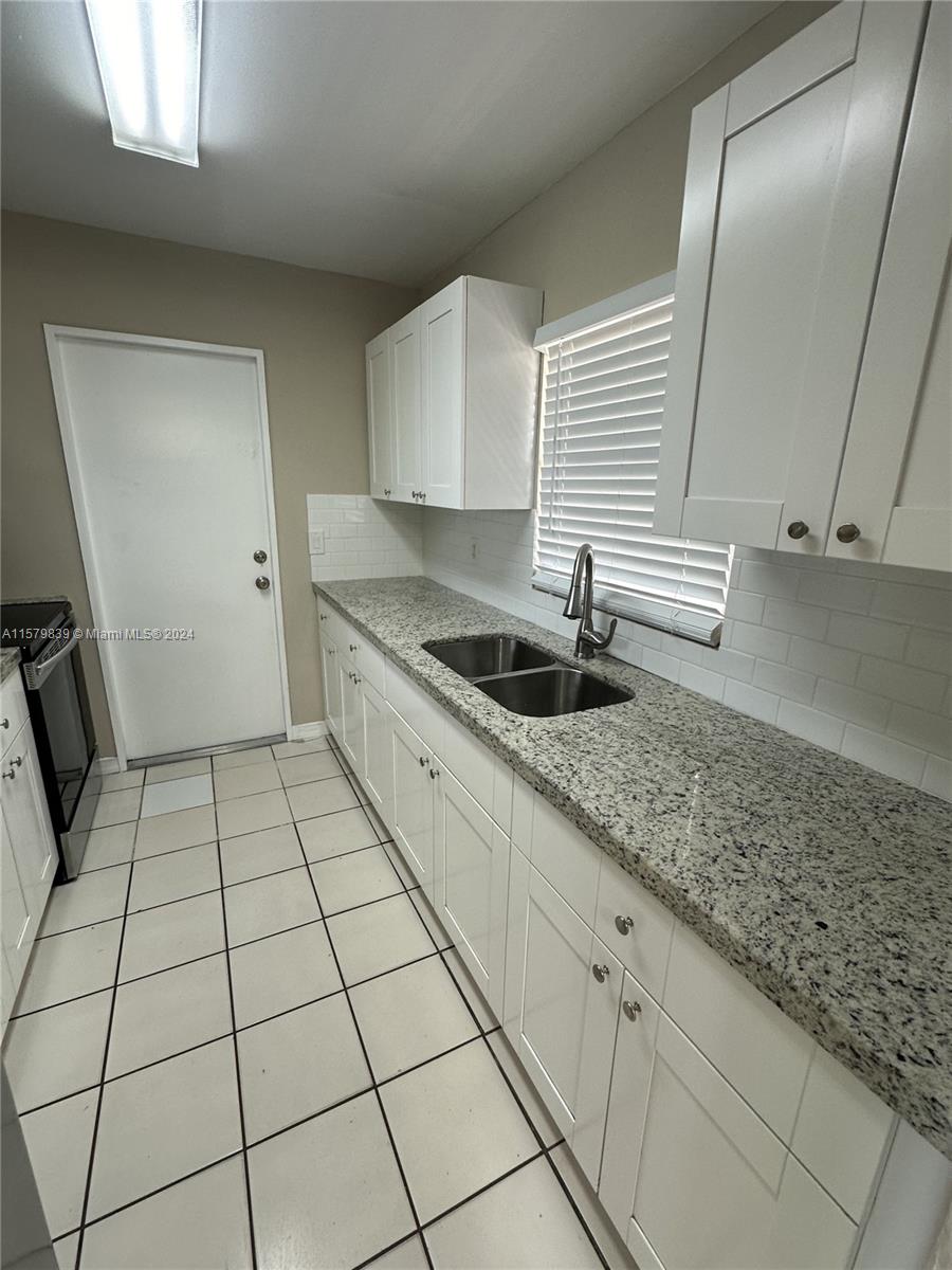 WESTWOOD LAKE 10TH ADDN - Residential