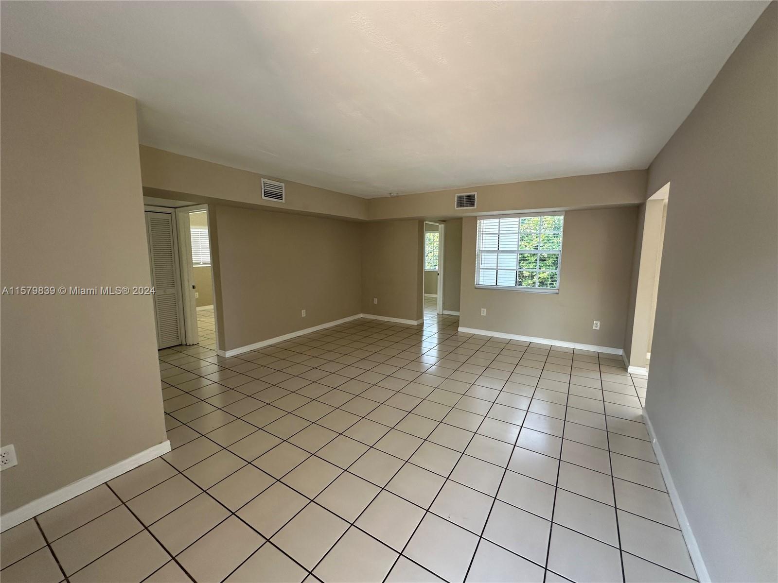 WESTWOOD LAKE 10TH ADDN - Residential