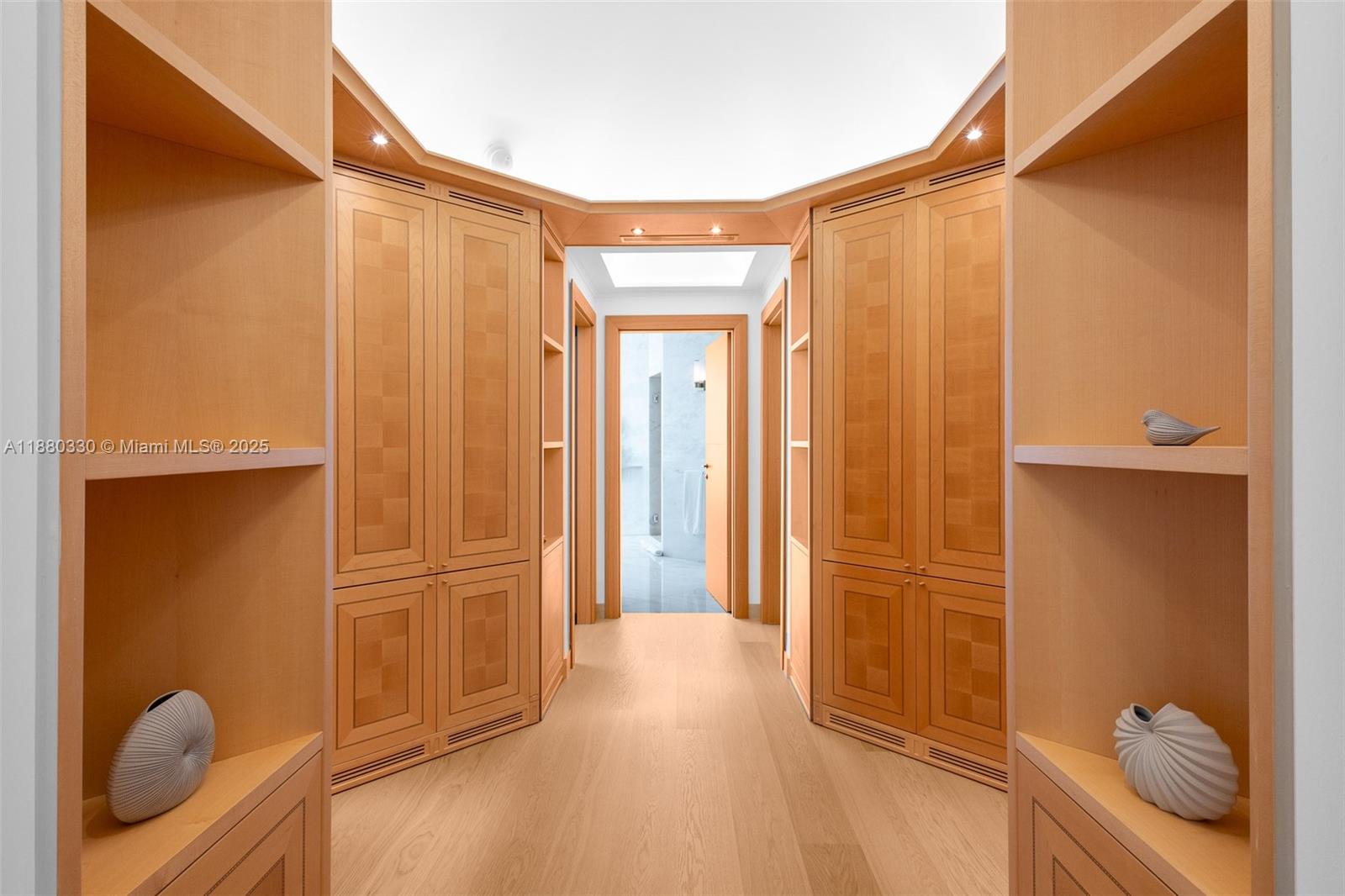 GROVENOR HOUSE CONDO - Residential