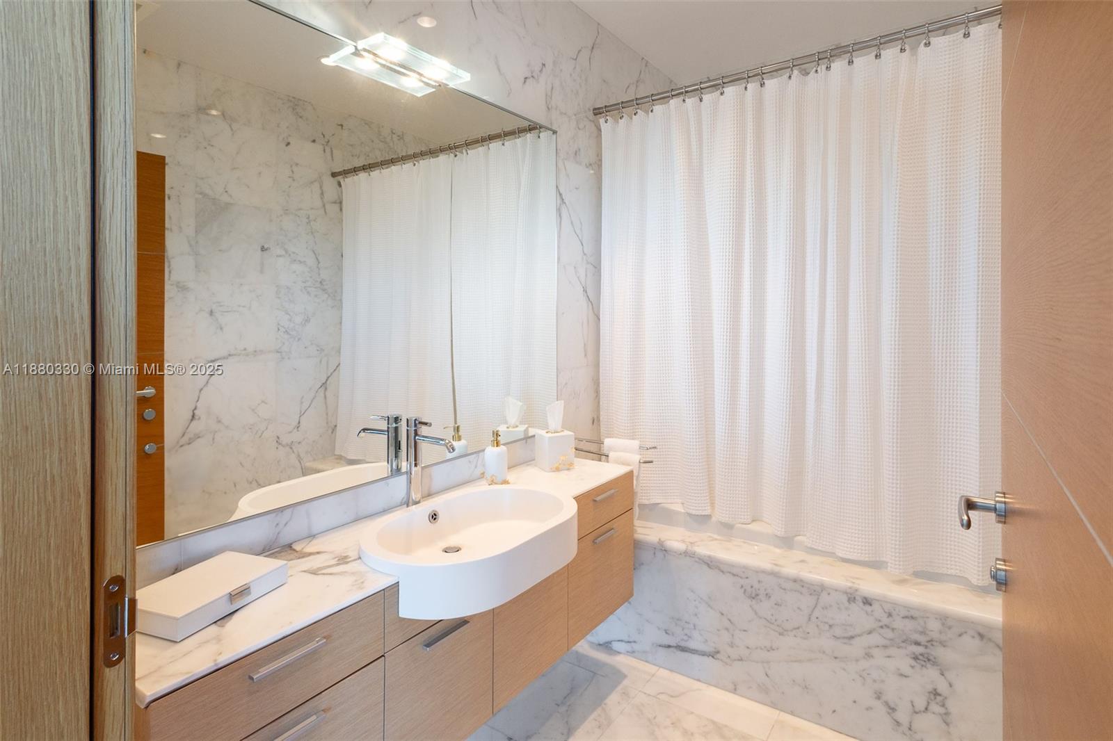 GROVENOR HOUSE CONDO - Residential