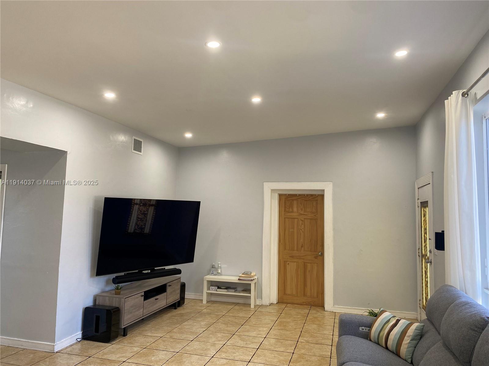 WEST MIAMI SHORES SEC D - Residential