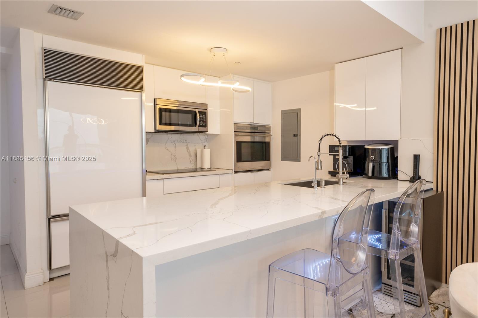 465 Brickell av 4705