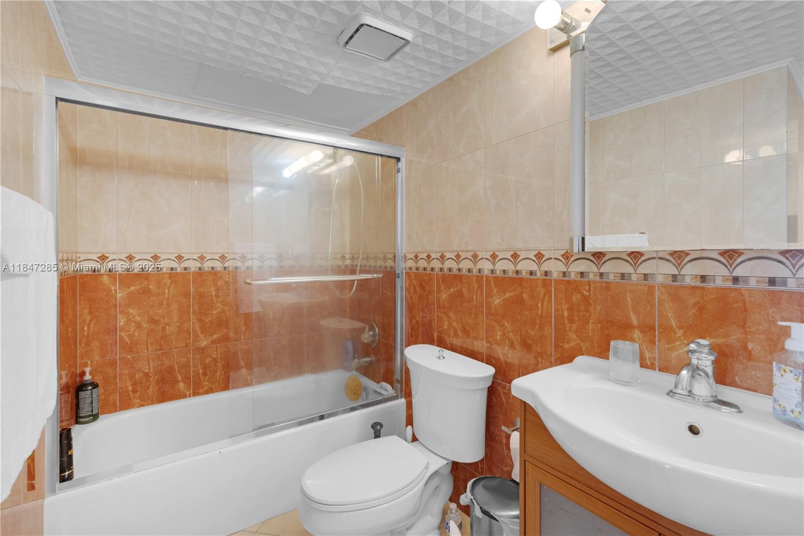 WINSTON TOWERS 700 CONDO - Residential