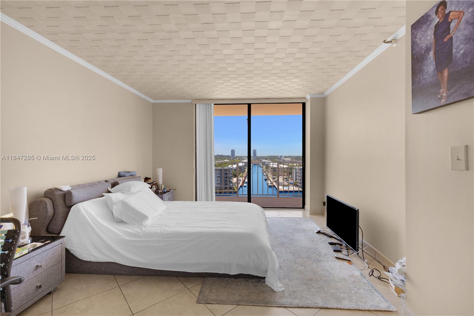 WINSTON TOWERS 700 CONDO - Residential