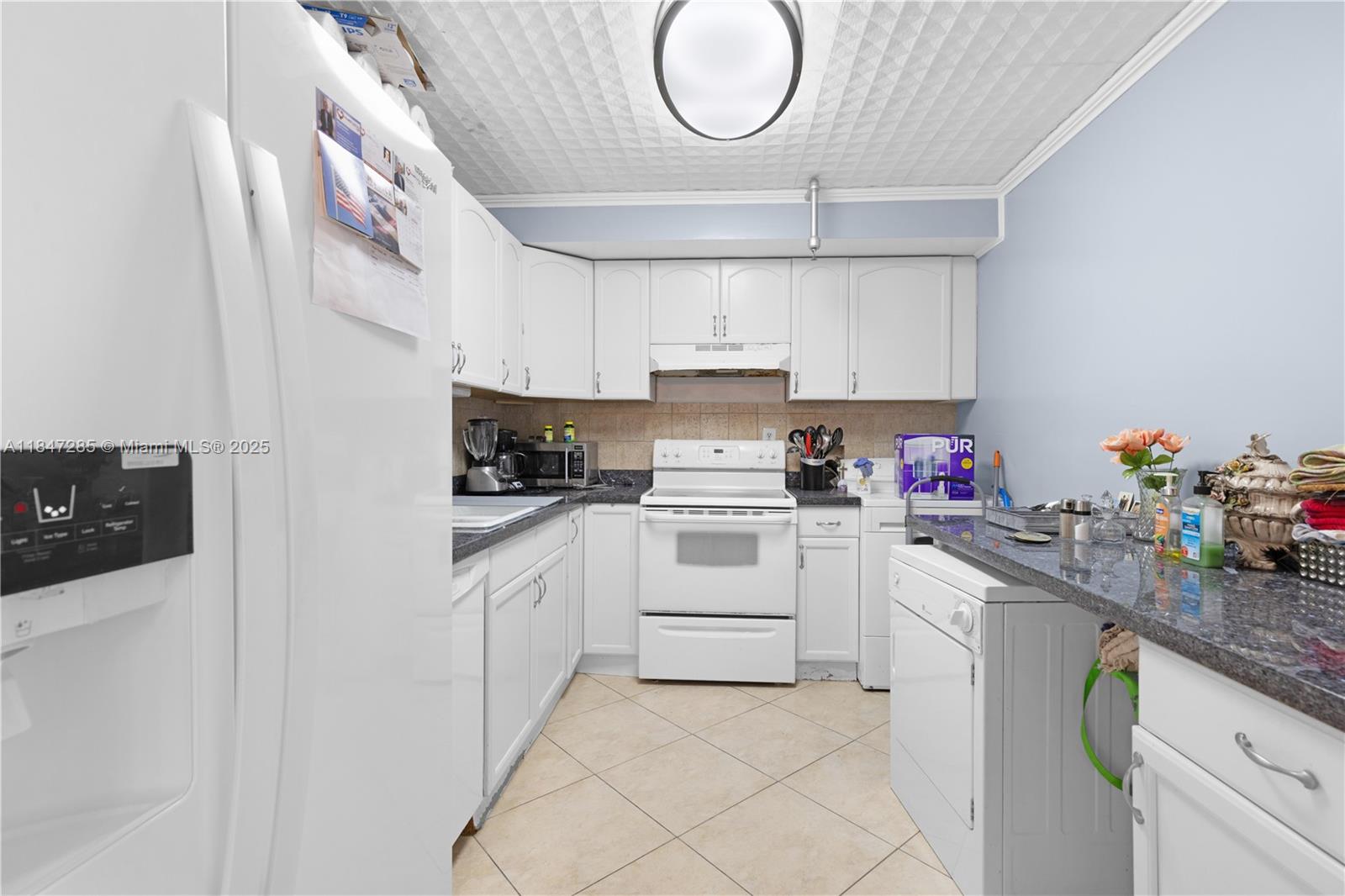 WINSTON TOWERS 700 CONDO - Residential