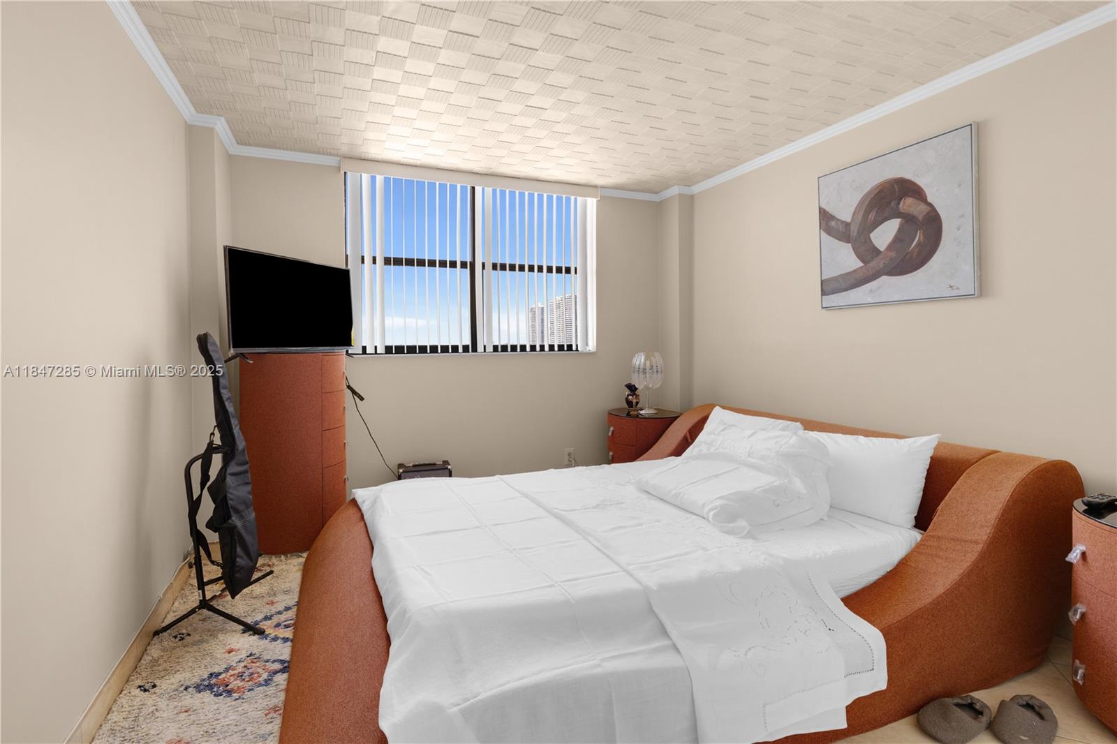 WINSTON TOWERS 700 CONDO - Residential