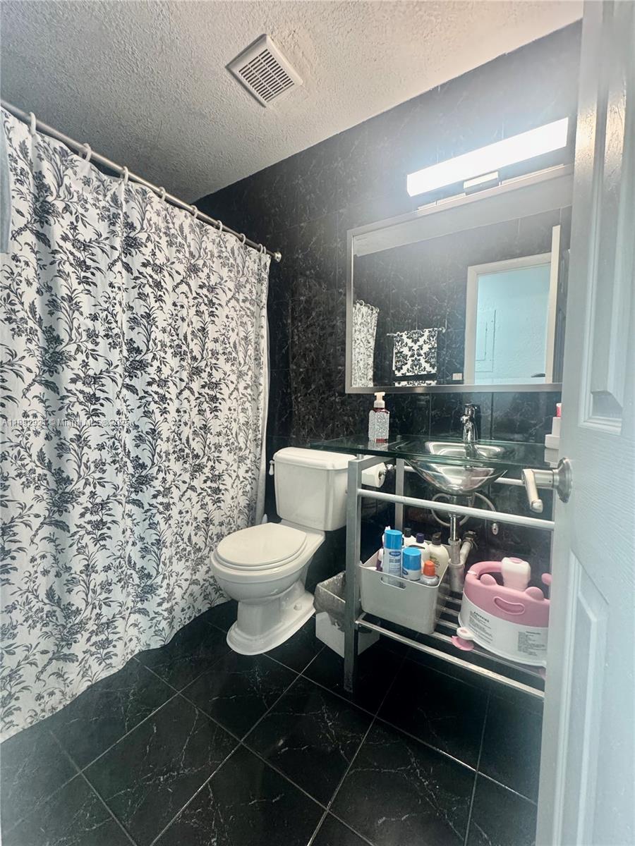 SAN SEBASTIAN TWNHSES - Residential Lease