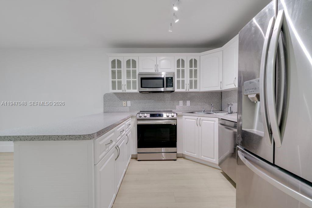 BRISTOL POINTE - Residential