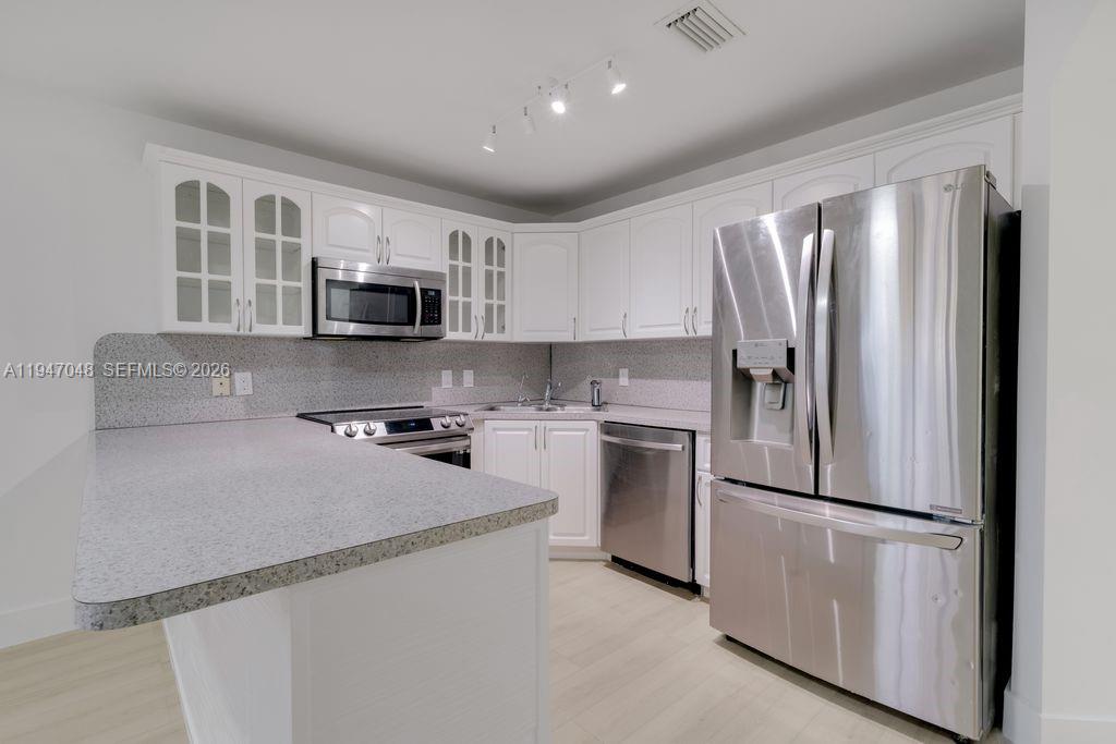 BRISTOL POINTE - Residential