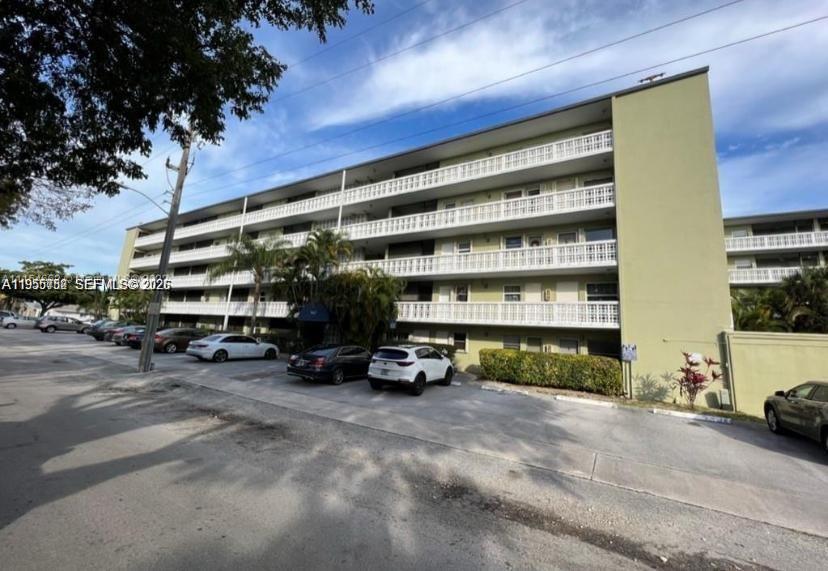 SANTA MONICA CONDOMINIUM - Residential Lease
