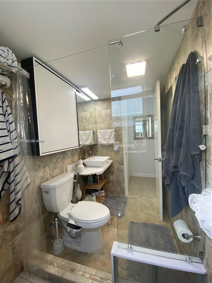 SANTA MONICA CONDOMINIUM - Residential Lease