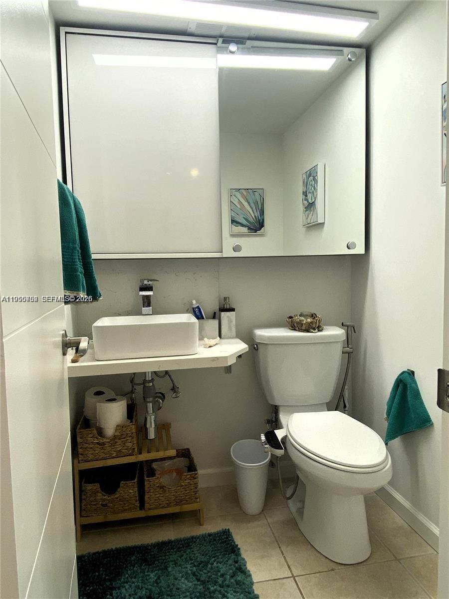 SANTA MONICA CONDOMINIUM - Residential Lease