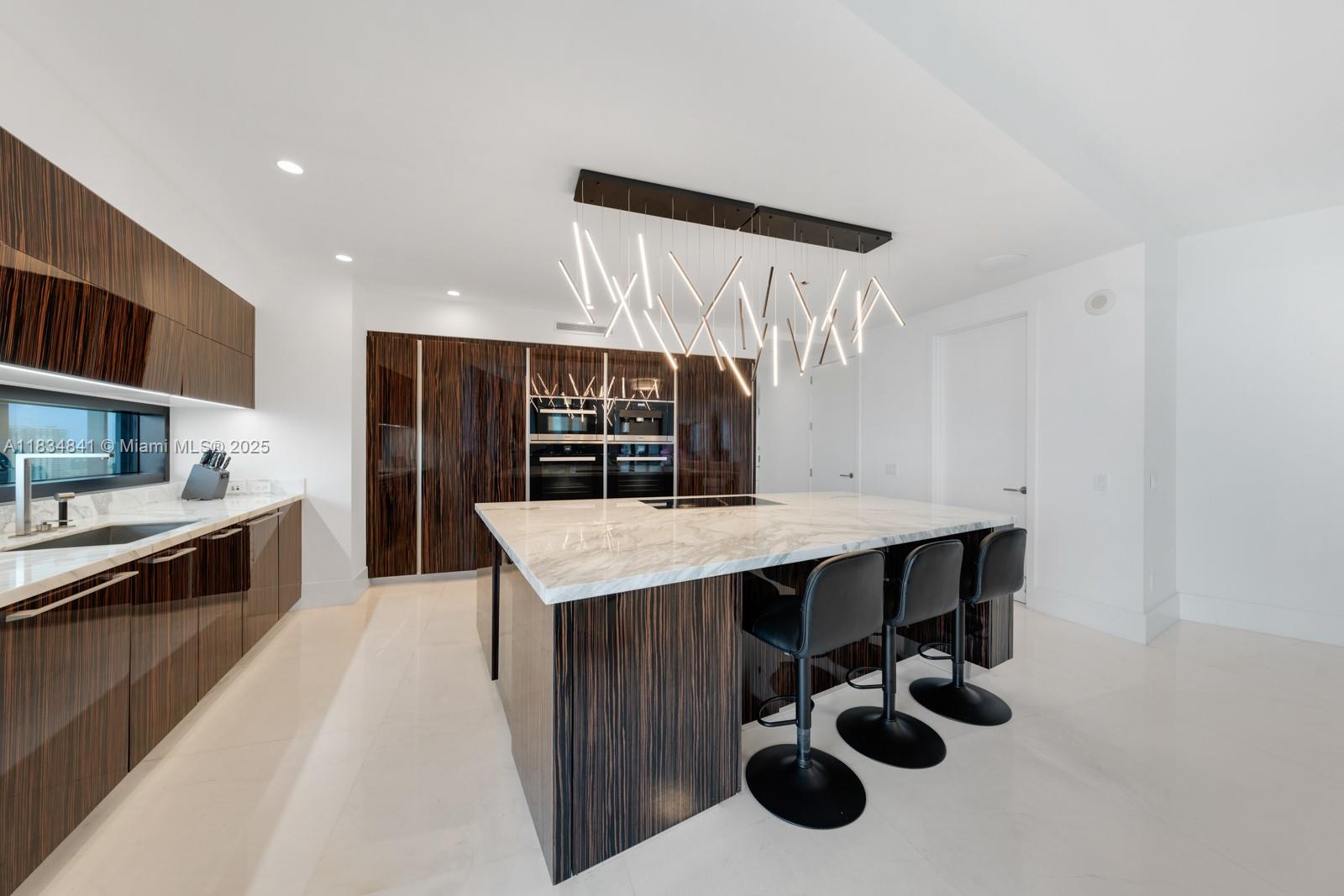 18555 COLLINS AVENUE COND - Residential