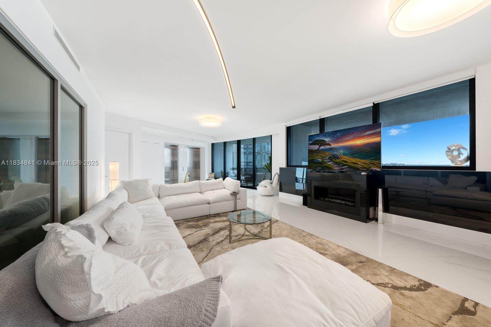 18555 COLLINS AVENUE COND - Residential