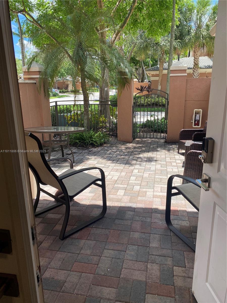 2725 Kinsington Cir 4-3