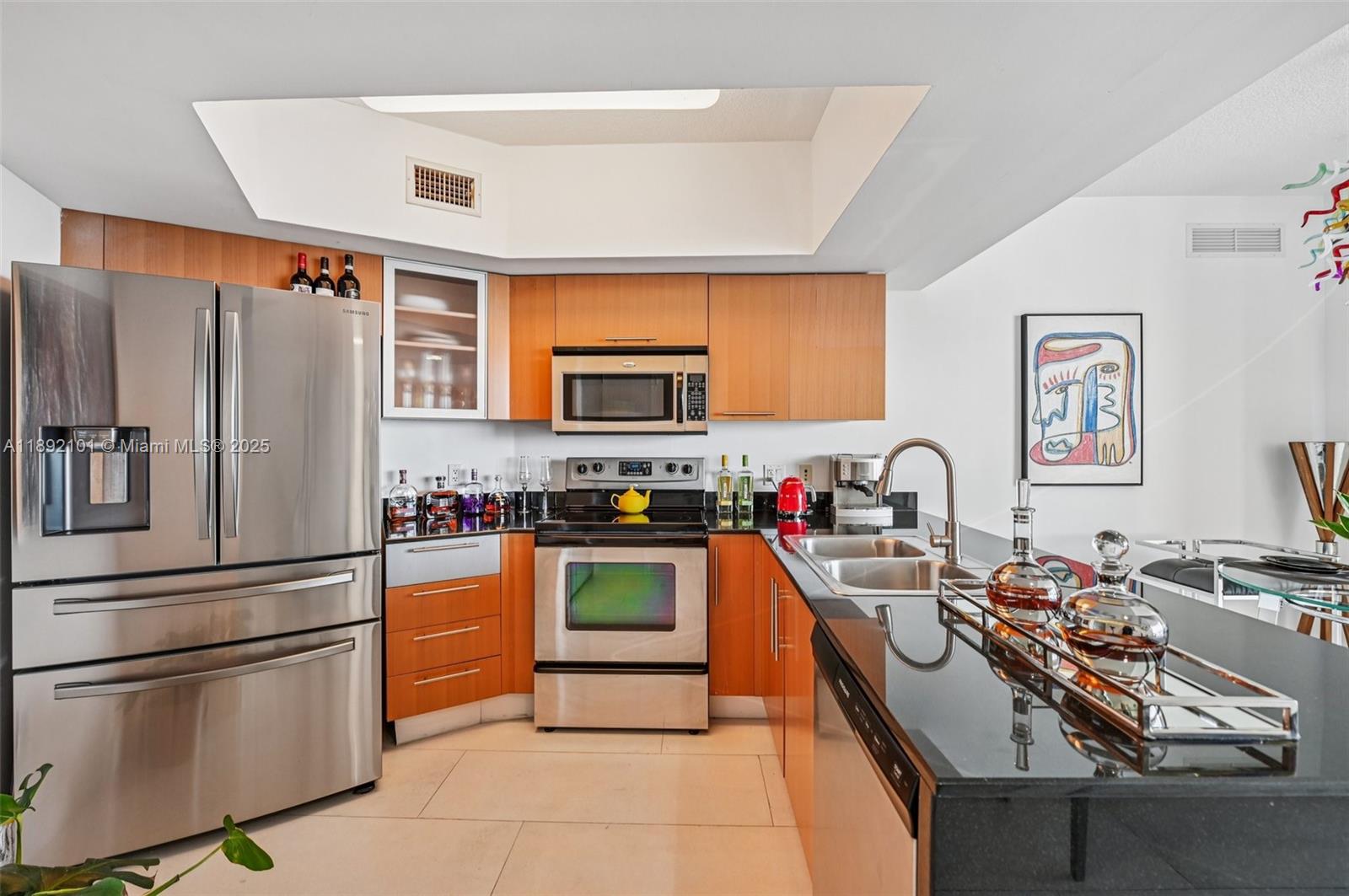 OPERA TOWER CONDO - Residential