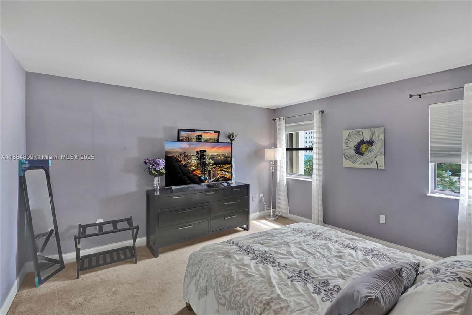 SUMMIT CONDO - Residential