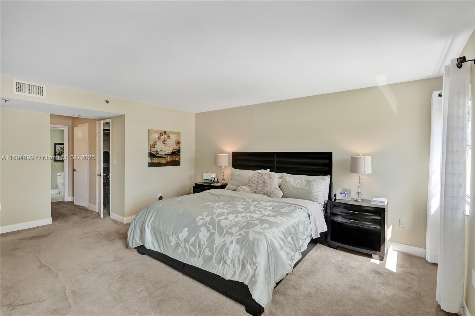 SUMMIT CONDO - Residential