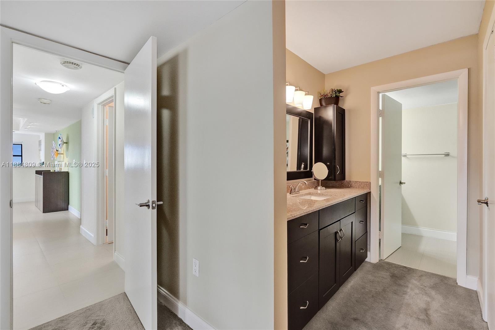 SUMMIT CONDO - Residential