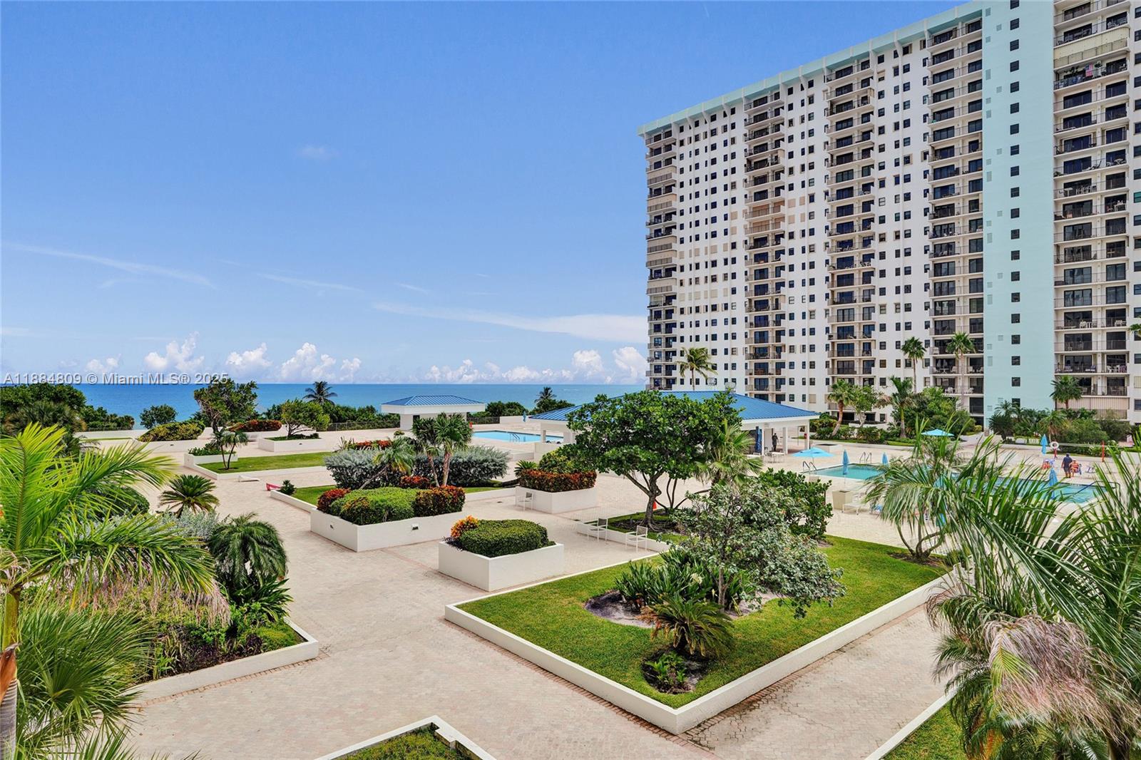 SUMMIT CONDO - Residential