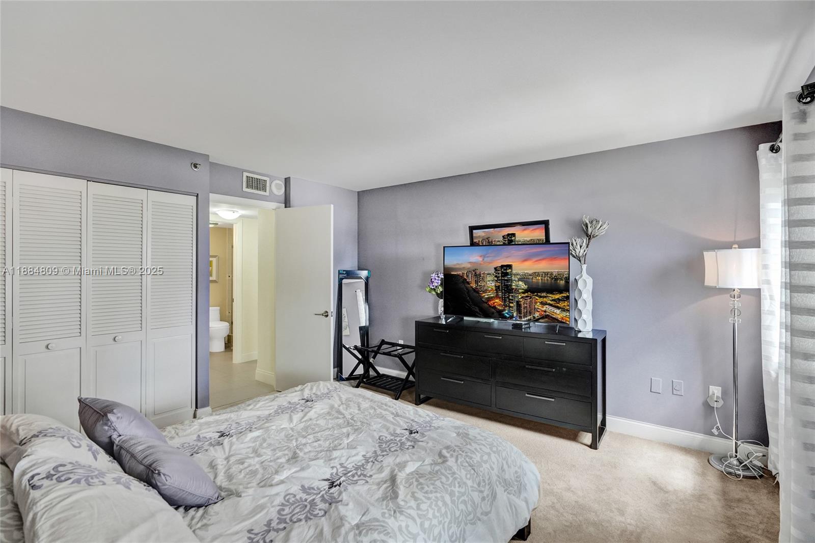 SUMMIT CONDO - Residential